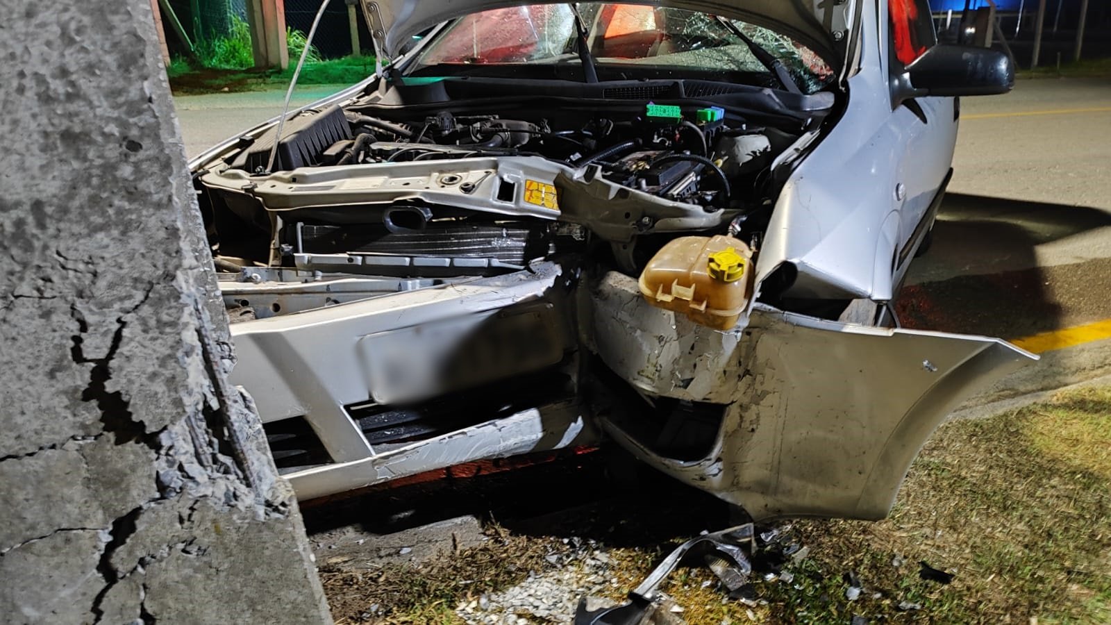 Motorista Sinais De Embriaguez Perde Controle De Carro Em Curva E