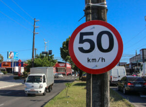 Estudo mostra que a reduzir a velocidade não impacta no tempo de viagem