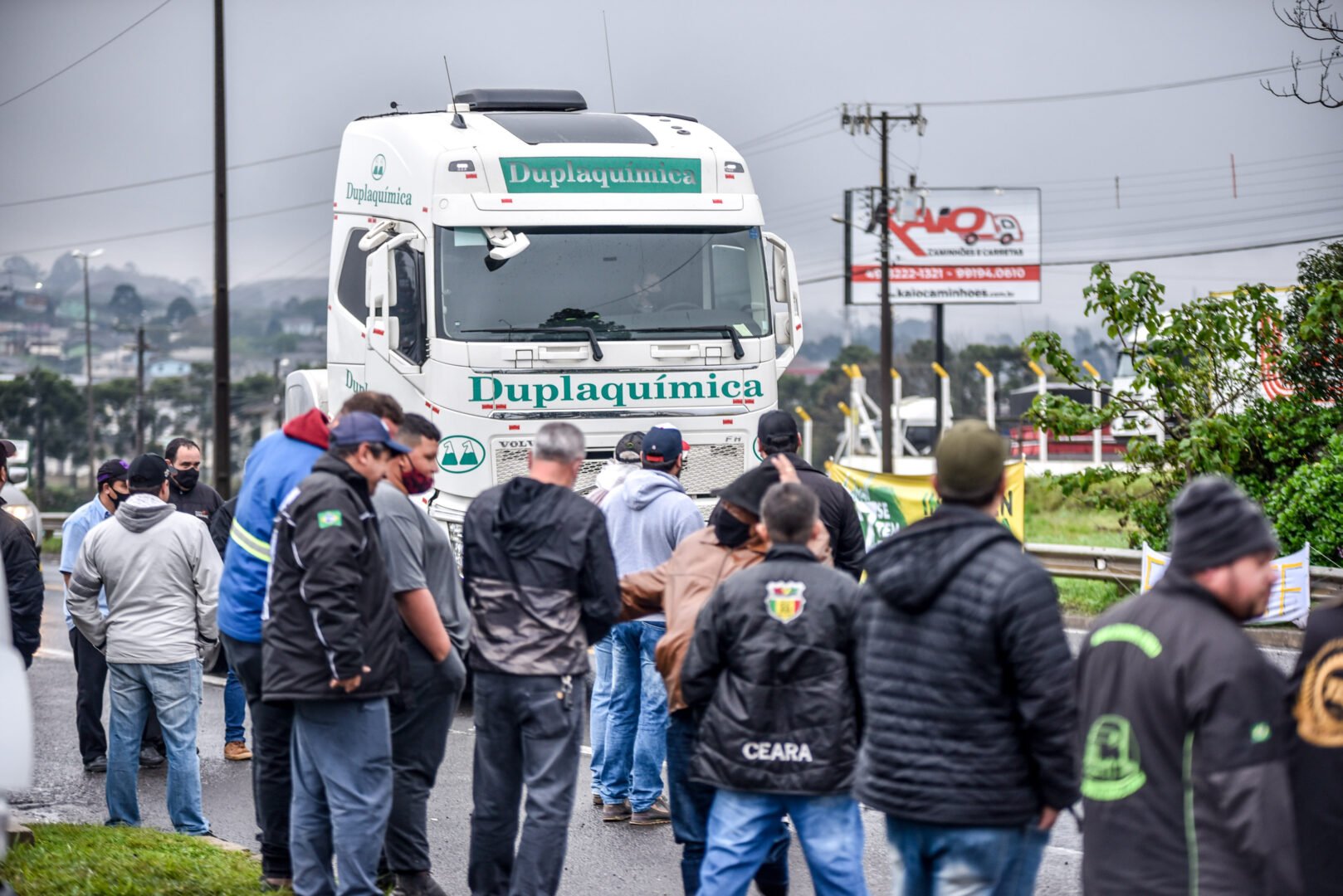 Senador apresenta PEC dos combustíveis que inclui auxílio-diesel a caminhoneiro