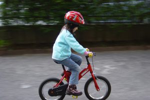 Criança ciclista