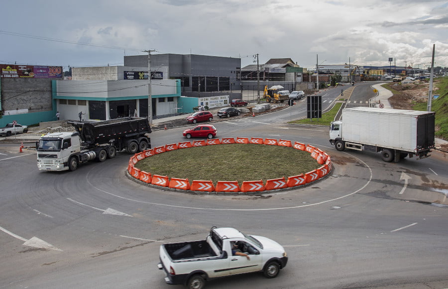 Motoristas não sabem usar a rotatória e criam caos em rodovia dos EUA