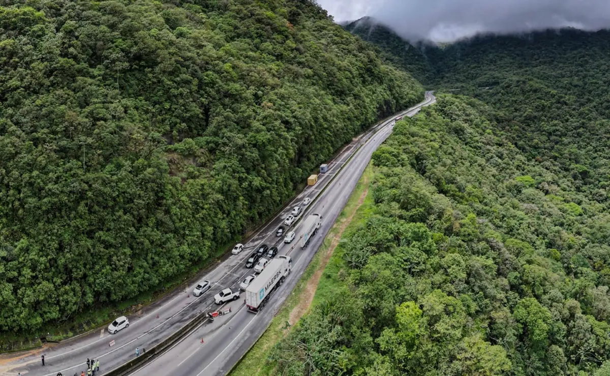 Restrição de caminhões na BR-277 passa a valer no litoral