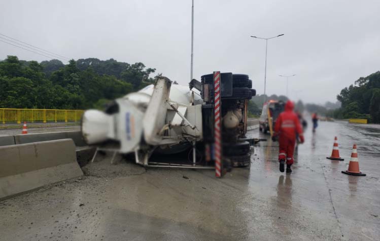 acidente caminhão rodovia minérios