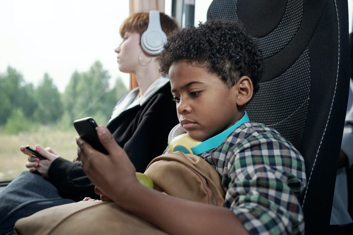 Crianças podem viajar de graça em ônibus?
