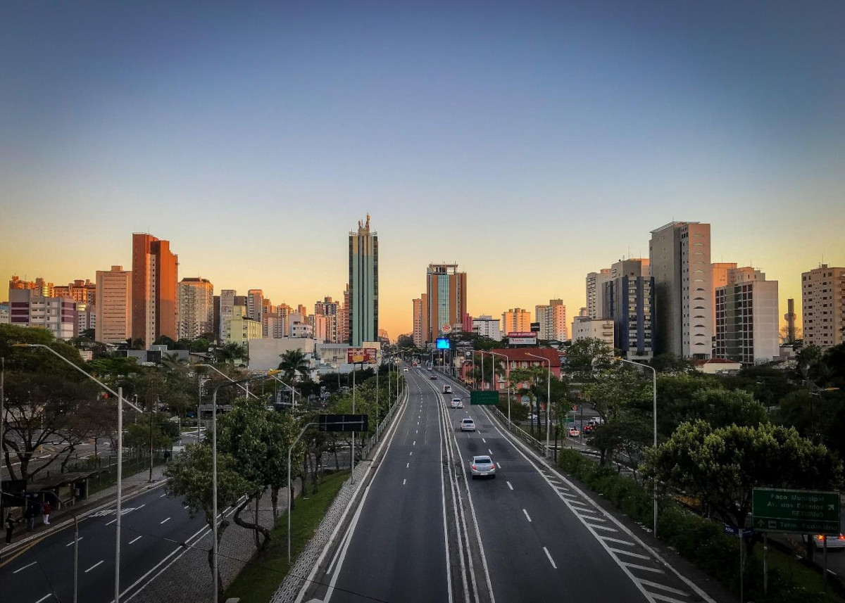 Como dirigir em cidades grandes sem se estressar no trânsito?