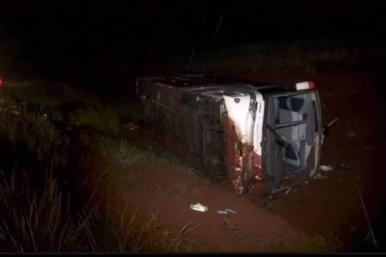 Oito pessoas morrem em acidente com ônibus de excursão religiosa em SP