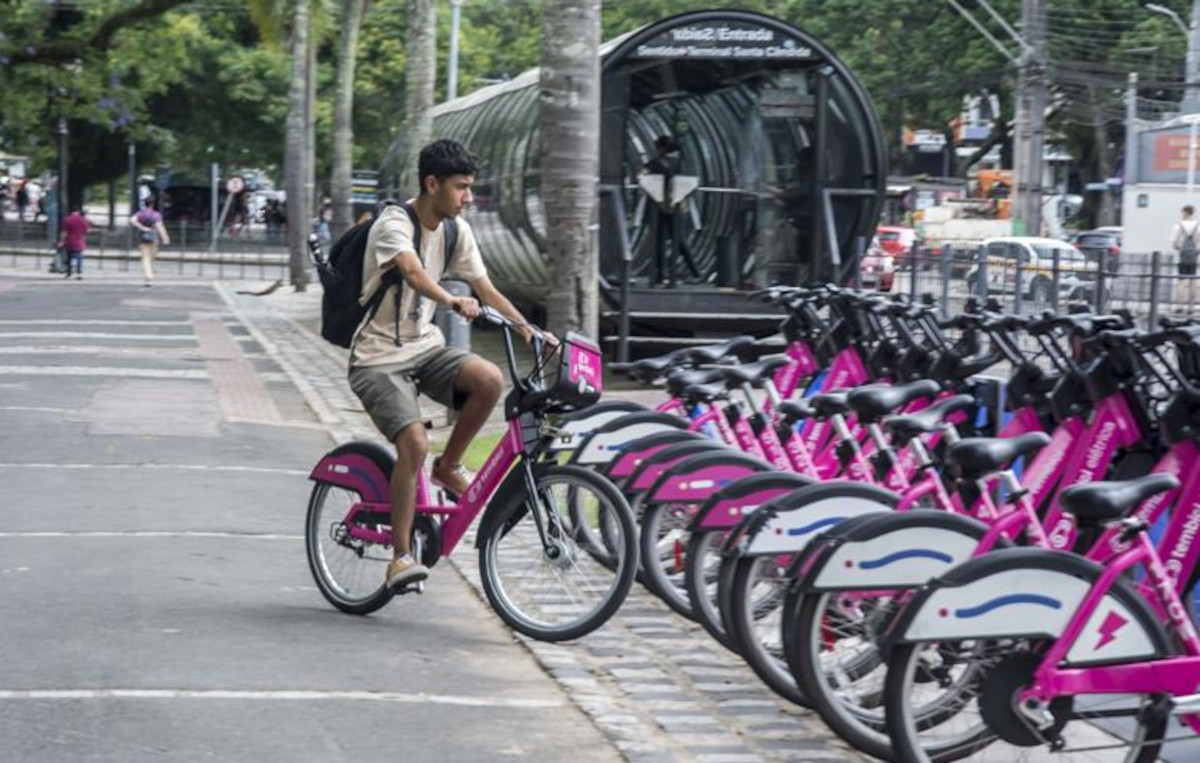 Thamires acorda e descobre que viralizou empinando bike cor de rosa -  Comportamento - Campo Grande News