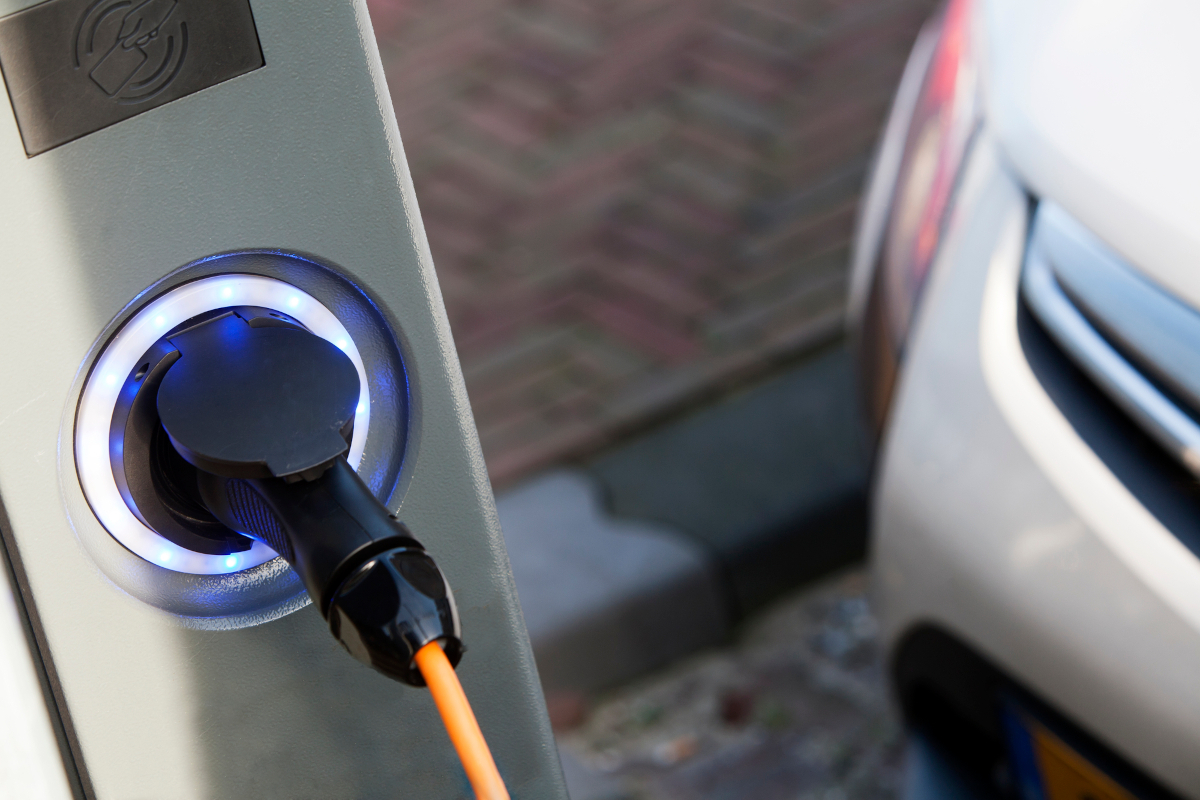 Perspectivas para 2024: vendas de veículos eletrificados devem crescer 60%