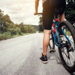 ciclista-homem-corrida-bicicleta-ao-ar-livre