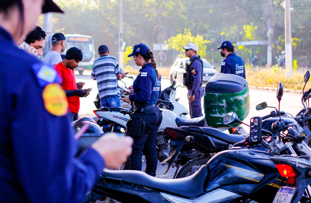 Mais de 2 mil pessoas foram flagradas dirigindo sem CNH ou licenciamento em Cuiabá e Várzea Grande