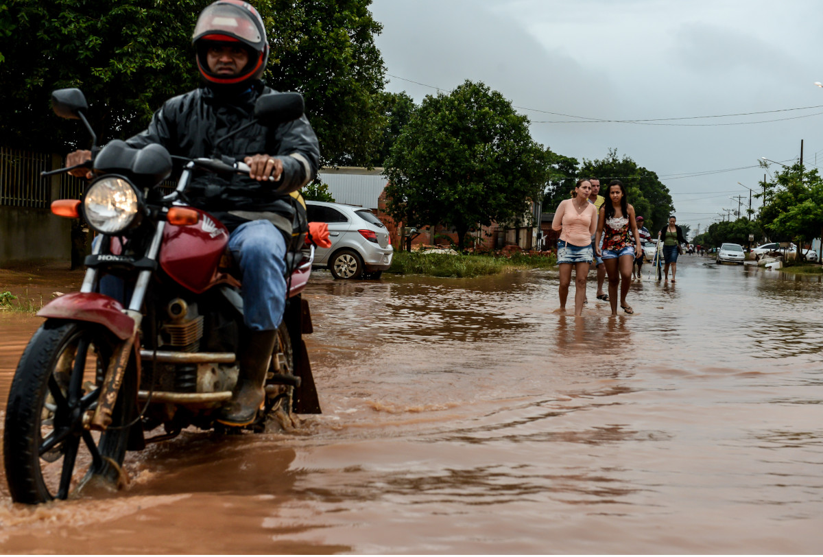 Detran orienta motociclistas a redobrarem cuidados durante chuvas