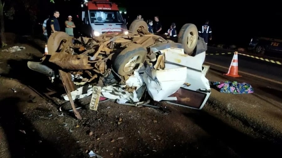 Cinco pessoas da mesma família morrem em grave acidente em rodovia de Goiás; veja fotos