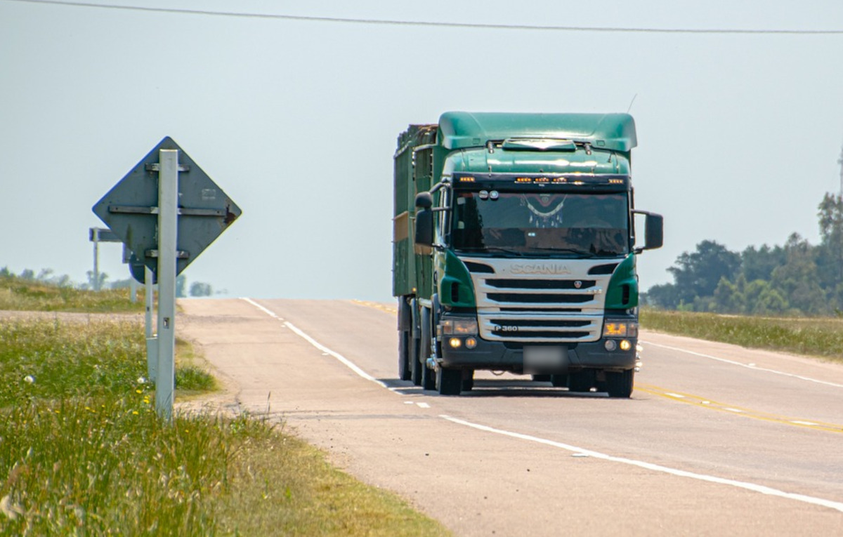 PL prevê desconto em pedágio para caminhões com 90% da carga