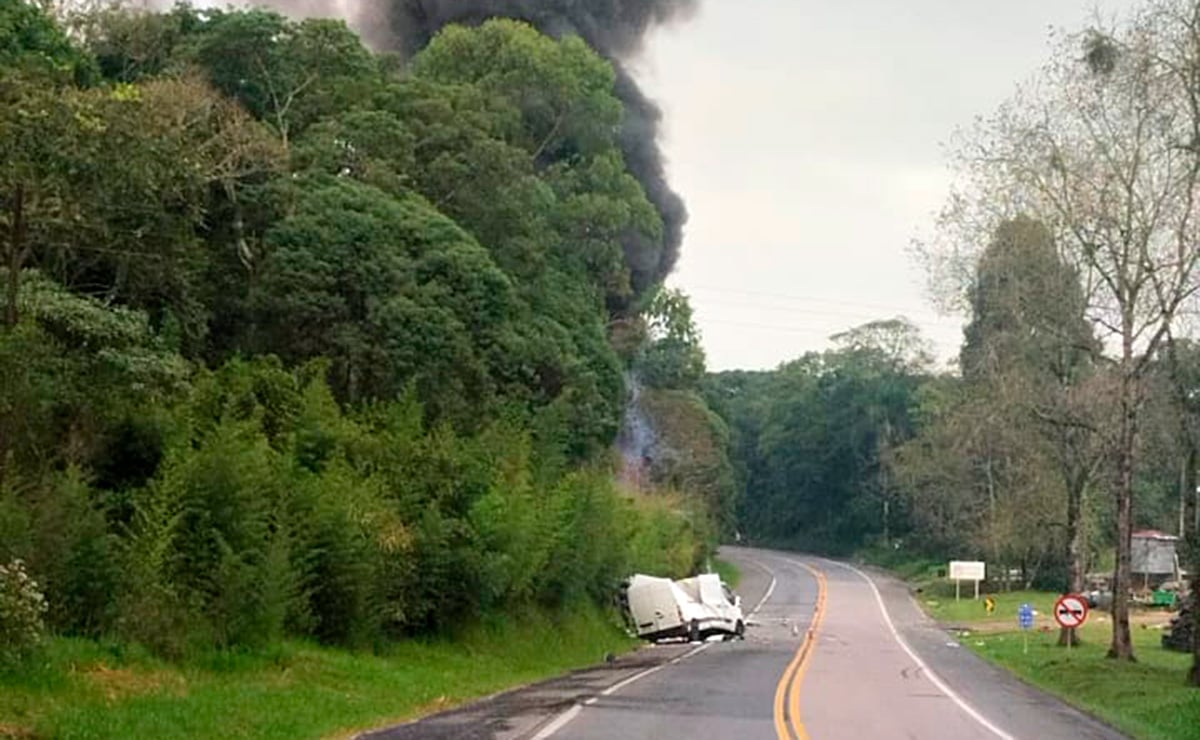 acidente-van-caminhao-lapa-incendio-1