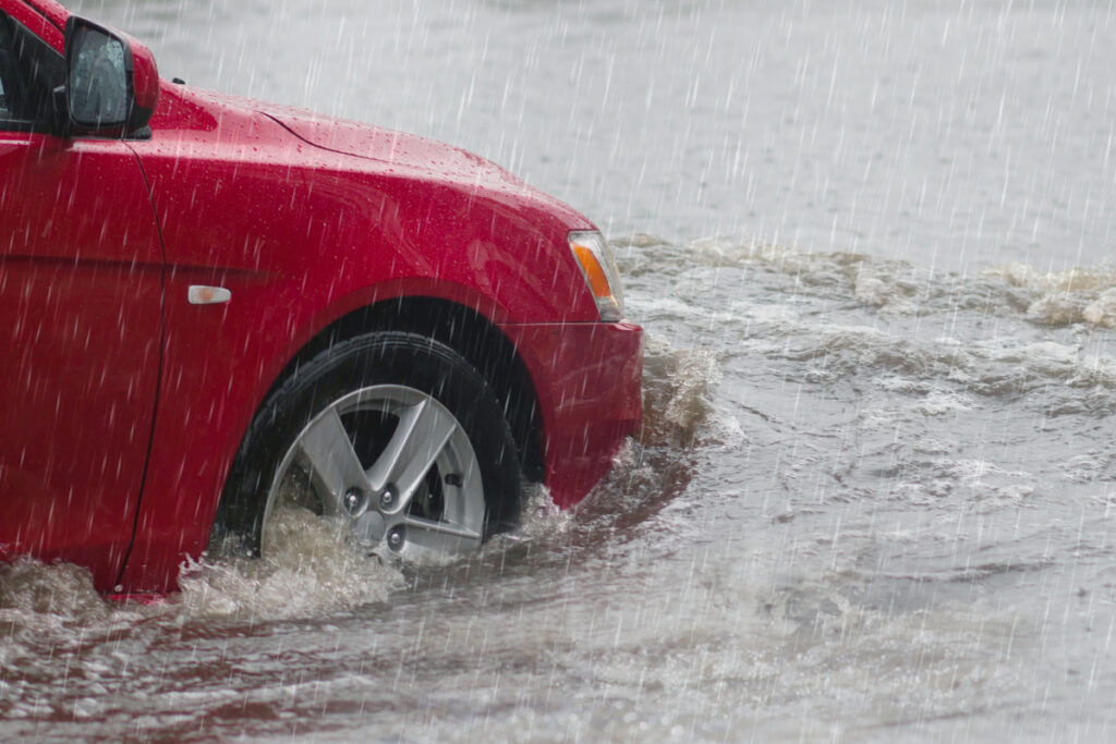 Carros inundados